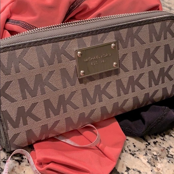 Michael Kors Wallet - Picture 4 of 6